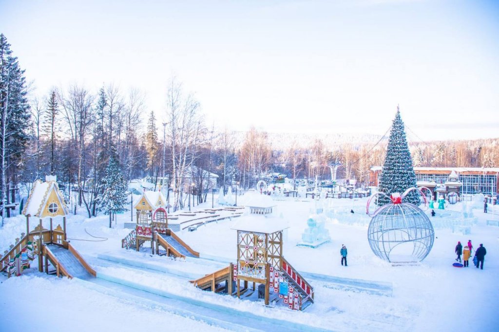 Новый День: Уральские ледовые городки украшают героями сказок Пушкина (ФОТО)