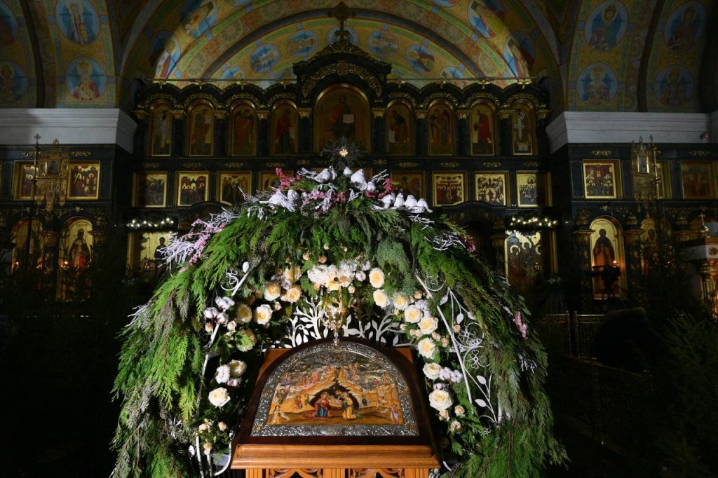 Новый День: Более тысячи уральцев отметили Рождество в Свято-Троицком кафедральном соборе (ФОТО, ВИДЕО)