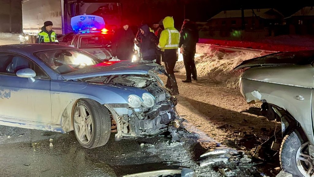 Новый День: Водитель Bentley без прав устроил аварию на Кольцовском тракте (ФОТО)