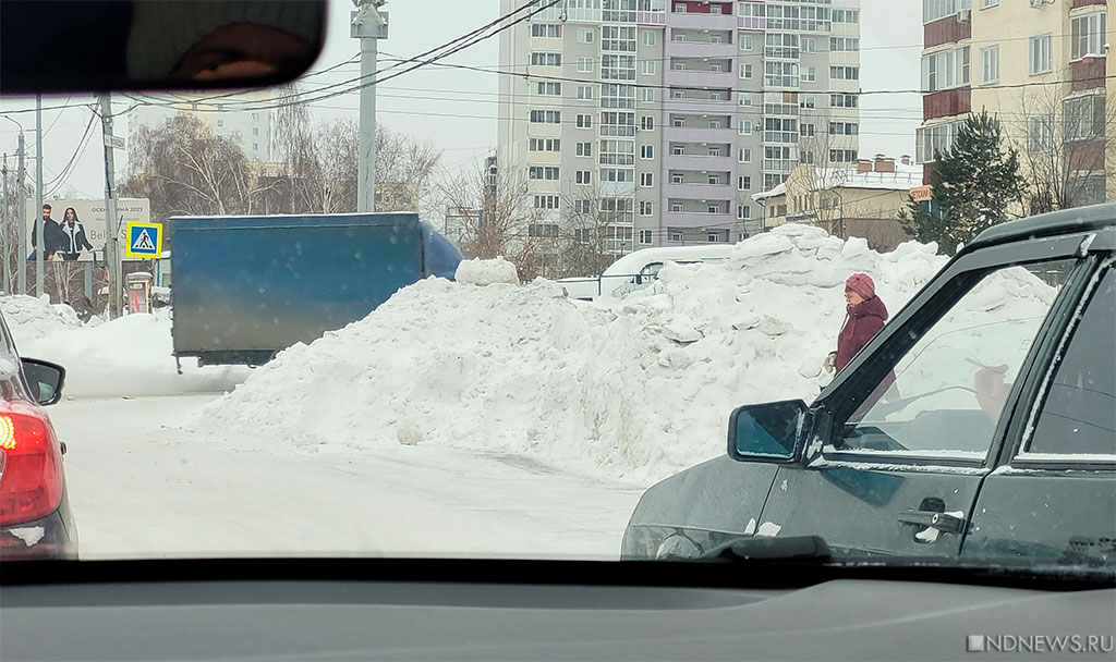 Новый День: В Челябинске нашли новых виновников в кучах снега на дорогах и тротуарах