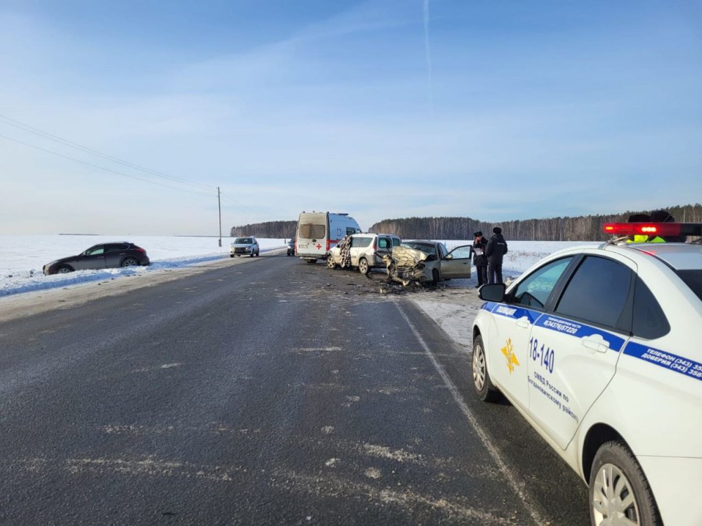 Новый День: В дорожной аварии под Богдановичем пострадали пять человек