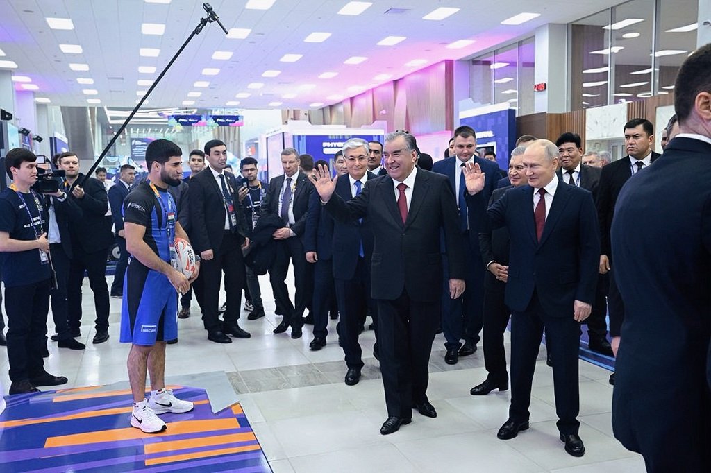 Новый День: Спортсмен Академии РМК встретился с президентом России